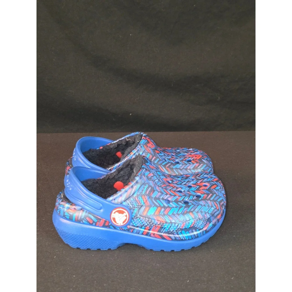Crocs Lined Clogs Blue‎ Multi Chevron Pattern Kids Size 6 Cozy Winter